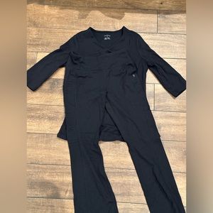 Jaanu Yoga Scrub Set